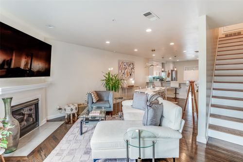 214-3922 Gilbert Ave, Dallas, TX, 75219-3896 | Card Image