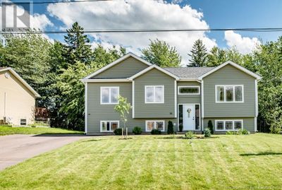 70 Rue Herman, House other with 5 bedrooms, 2 bathrooms and null parking in Dieppe NB | Image 1