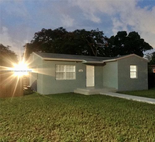 1185 Nw 125th St, North Miami, FL, 33168-6437 | Card Image