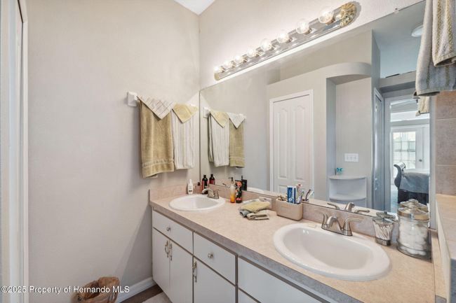 Primary Bathroom | Image 23