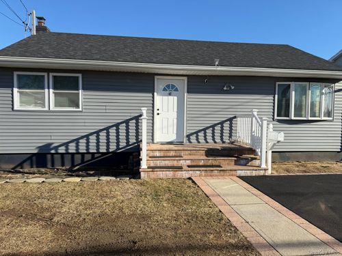 447 Albany Ave, Amityville, NY, 11701-2521 | Card Image