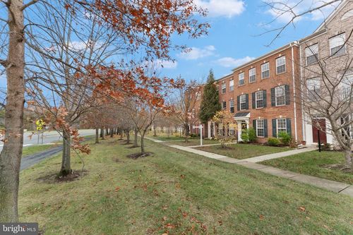 15908 Mackenzie Manor Dr, HAYMARKET, VA, 20169-4995 | Card Image