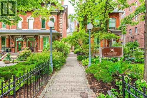 th11-38 Earl St, Toronto, ON, M4Y1M3 | Card Image