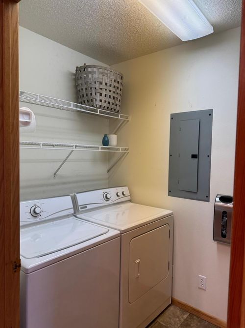 apt-104-300 10th Ave Se, Pelican Rapids, MN, 56572-4715 | Card Image