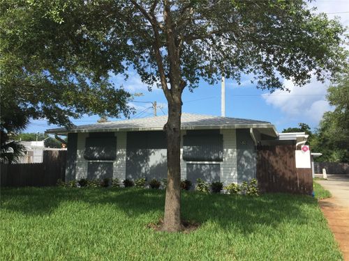 520 70th St N, ST PETERSBURG, FL, 33710-6827 | Card Image