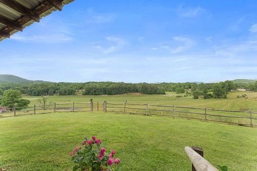 102 Cross Creek Ln, Warne, NC, 28909-7726 | Card Image