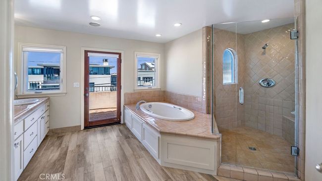 620 13 Th St, House other with 5 bedrooms, 3 bathrooms and 4 parking in Manhattan Beach CA | Image 23