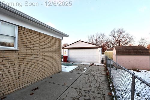 20311 Garden Ct, Roseville, MI, 48066-2291 | Card Image