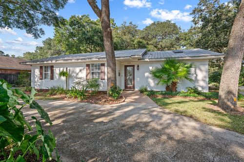 1442 Hickory St, Niceville, FL, 32578-9754 | Card Image