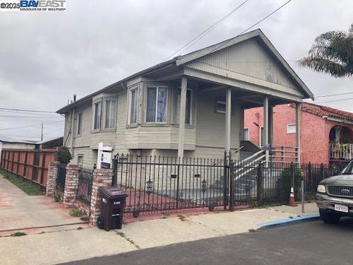1073 106th Ave, Oakland, CA, 94603-3809 | Card Image