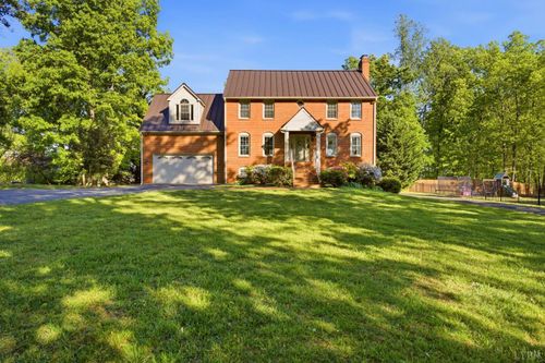 215 London Downs Dr, Forest, VA, 24551-3023 | Card Image