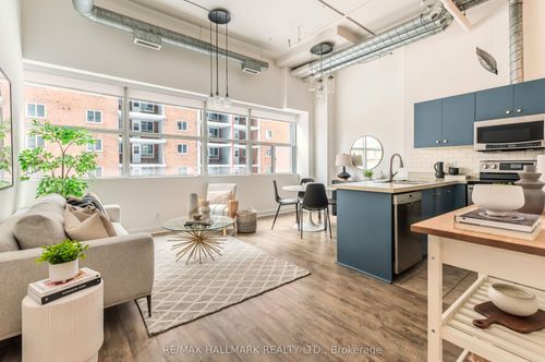 202-700 King St W, Toronto, ON, M5V2Y6 | Card Image