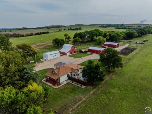 7855 Onaga Rd, Belvue, KS, 66407-9303 | Card Image