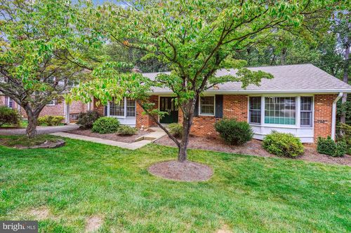 8131 Briar Creek Dr, ANNANDALE, VA, 22003-4637 | Card Image