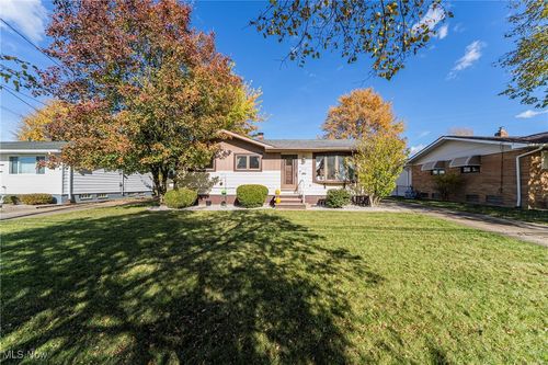 16320 Cynthia Dr, Brook Park, OH, 44142-2714 | Card Image