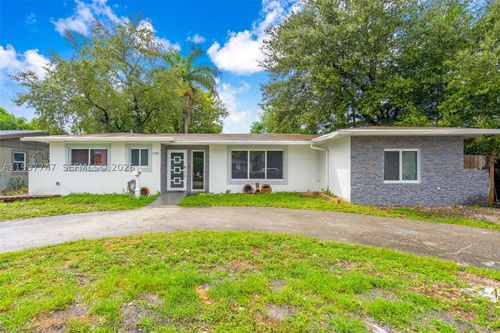 17930 Ne 6th Ave, North Miami Beach, FL, 33162-1906 | Card Image