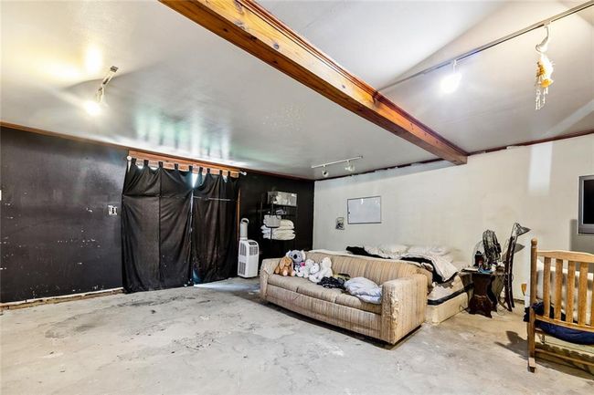 Old garage not factored into living area | Image 5