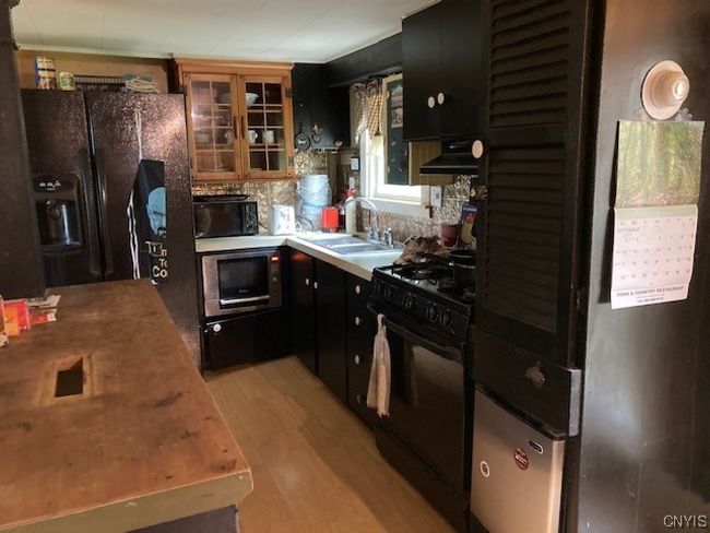 Kitchen | Image 11