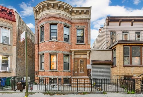 18 Pleasant Pl, Brooklyn, NY, 11233-3211 | Card Image