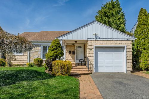 25 Lawrence St, Spring Valley, NY, 10977-5012 | Card Image