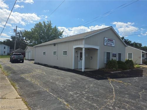 41981 N Ridge Rd, Elyria, OH, 44035-1126 | Card Image