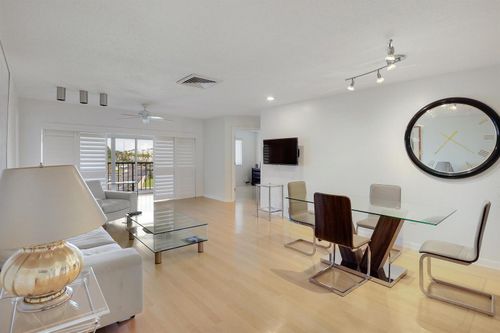 303-4230 Deste Ct, Lake Worth, FL, 33467-4302 | Card Image