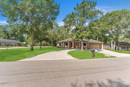 318 Shawnee Dr, Montgomery, TX, 77316-6147 | Card Image