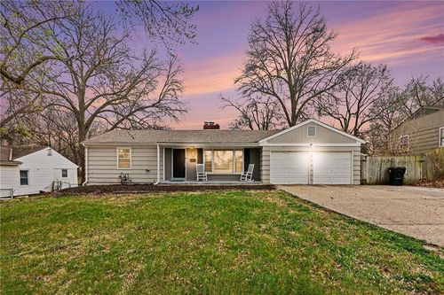 9705 Gregory Blvd, Raytown, MO, 64133-6530 | Card Image