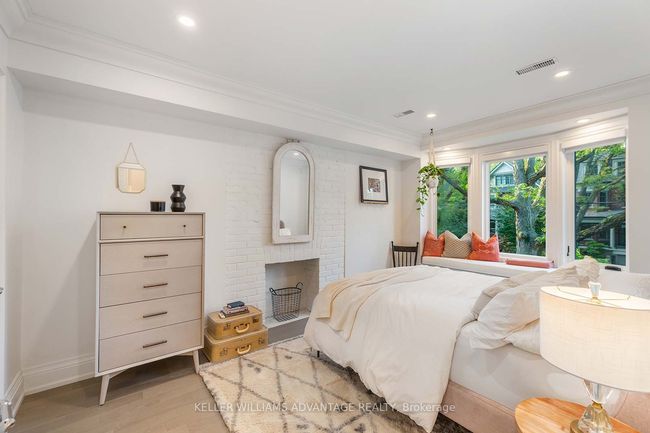 37 Farnham Ave, House other with 5 bedrooms, 5 bathrooms and 1 parking in Toronto ON | Image 16