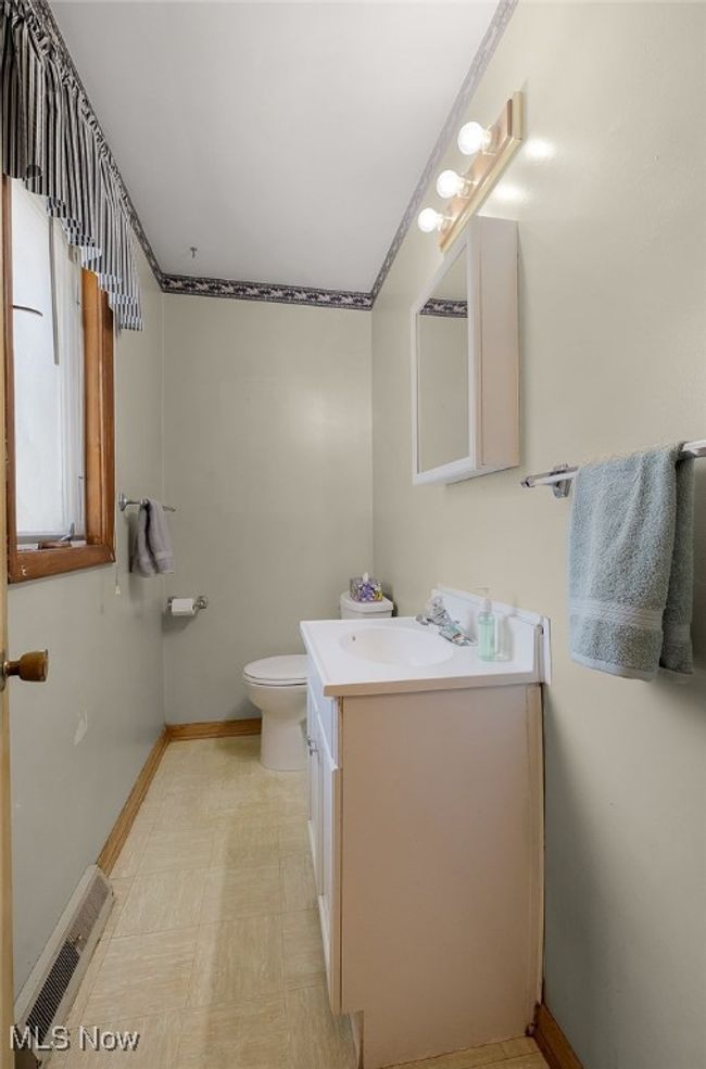 7500 Stearns Rd, House other with 3 bedrooms, 2 bathrooms and null parking in Olmsted Twp OH | Image 18
