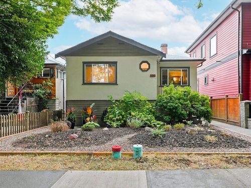 320 E 32nd Ave, Vancouver, BC, V5V2Y4 | Card Image