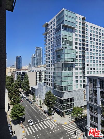 1014 - S Grand Avenue, Condo with 1 bedrooms, 1 bathrooms and 1 parking in Los Angeles CA | Image 2