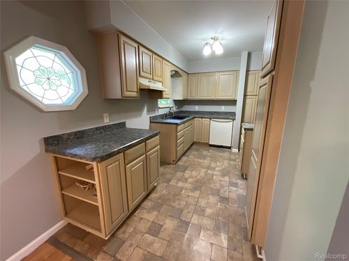 942 Angle Rd, Lapeer, MI, 48446-7797 | Card Image