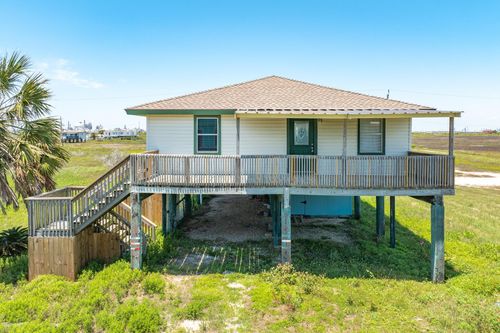 910 Monument Dr, Surfside Beach, TX, 77541-9547 | Card Image