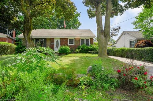 1046 Shepherds Dr, Burlington, ON, L7T3R3 | Card Image