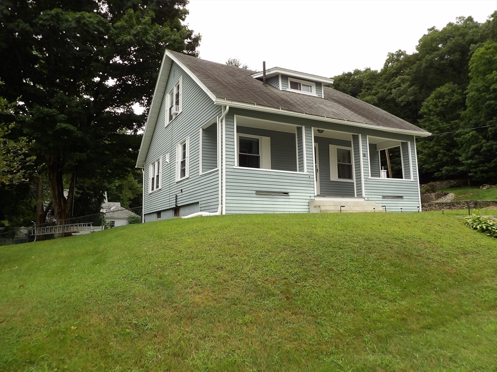 Columbus Ave, Southbridge, MA 01550