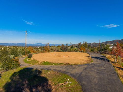 9705 Swasey Dr, Redding, CA, 96001-9726 | Card Image