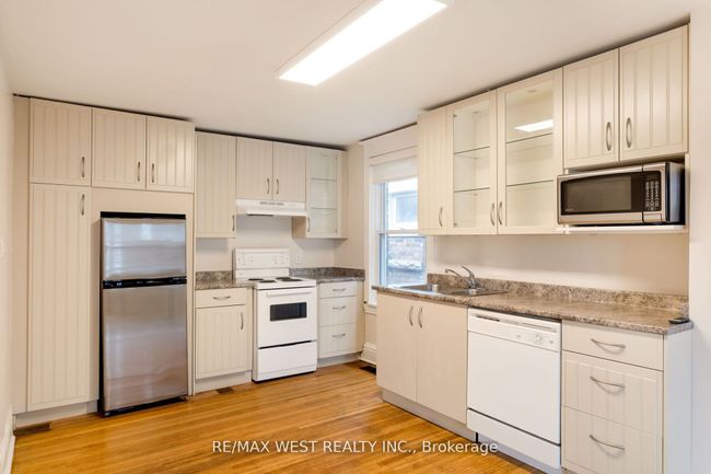 96 Roncesvalles Ave, Home with 3 bedrooms, 3 bathrooms and null parking in Toronto ON | Image 33