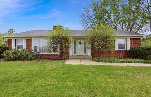 221 Charleston Ave, Mattoon, IL, 61938-4427 | Card Image