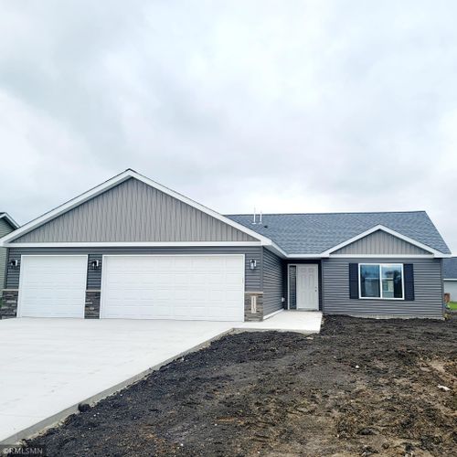 510 Rolling Hills Drive E, Le Center, MN, 56057 | Card Image