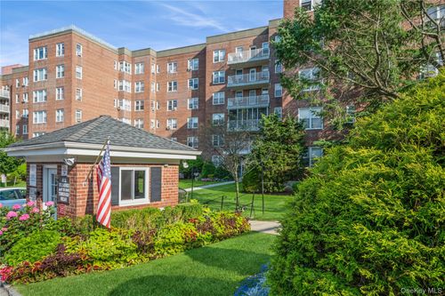 c-4w-1255 North Ave, New Rochelle, NY, 10804-2605 | Card Image