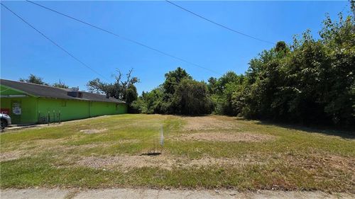 404 Laura Knighten Dr, Hammond, LA, 70401-2615 | Card Image