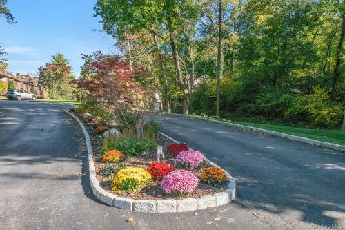112 Woods Brooke Cir, Ossining, NY, 10562-2094 | Card Image