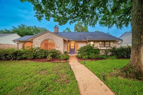 2514 Pine Village Dr, Houston, TX, 77080-3823 | Card Image