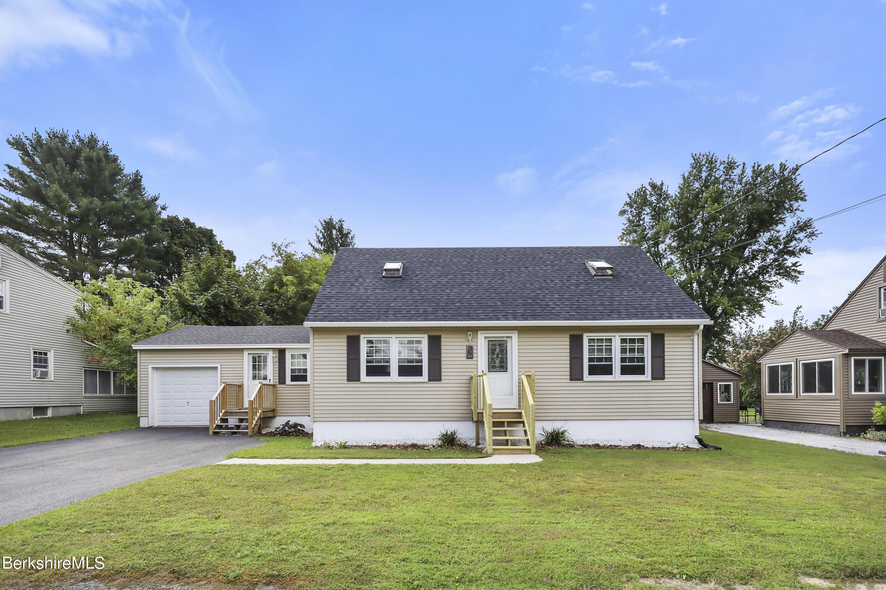 David Ave, Lee, MA 01238
