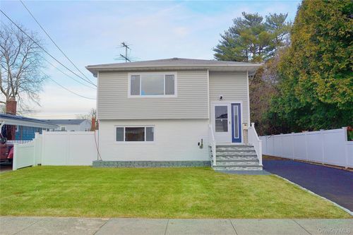 220 Kinkel St, Westbury, NY, 11590-3938 | Card Image