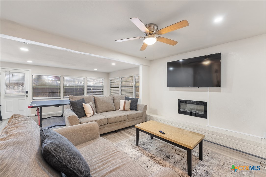 Voelter Ave, Killeen, TX 76541