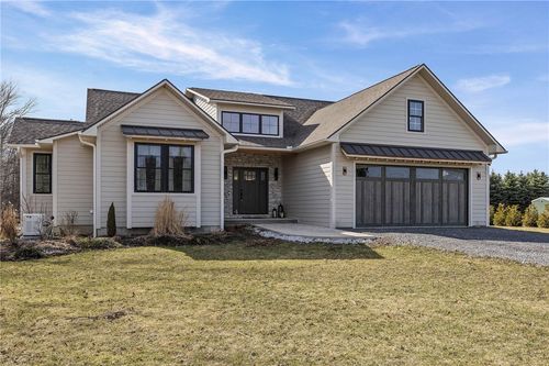 4559 Hoyt Rd, Skaneateles, NY, 13152-9387 | Card Image