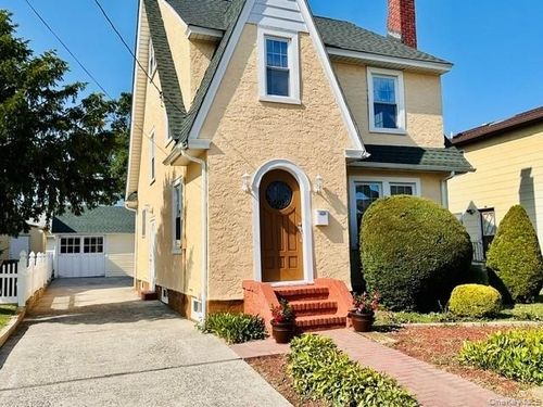 1424 Kiefer Ave, Elmont, NY, 11003-3117 | Card Image