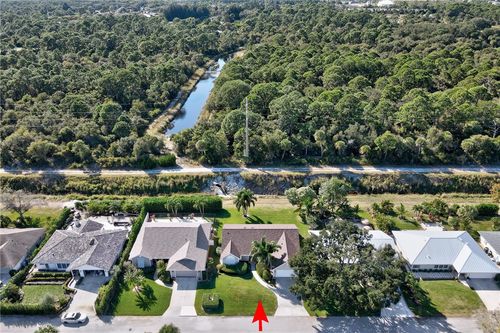 635 Fox Run Sw, Vero Beach, FL, 32962-5577 | Card Image